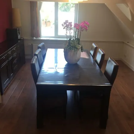 Keizerstraat Apartment, 2 Mins To Beach Apartment