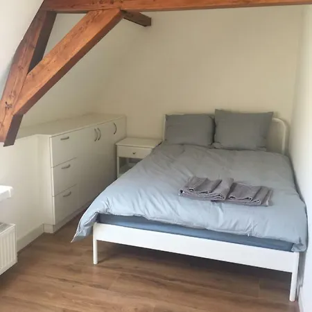 Keizerstraat Apartment, 2 Mins To Beach Apartment *