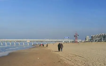 Keizerstraat Apartment, 2 Mins To Beach Apartment